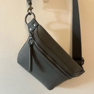 GRAY FANNY PACK